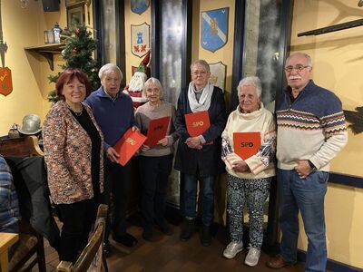 vlnr: Christel Liedtke (stv. Vorsitzende), Dieter und Doris Alvermann, Ulla Weigel, Siegrund Wolf-Zeller, Harald Deneken